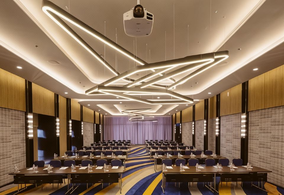 모데나 바이 프레이저 부리람