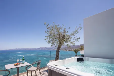 Skipper Beachfront Suites Отели рядом с достопримечательностью «Anissaras Main Beach»