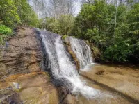 Hidden Gem Falls, The Rainforest Waterfall Retreat with creekside fire pit!!🔥