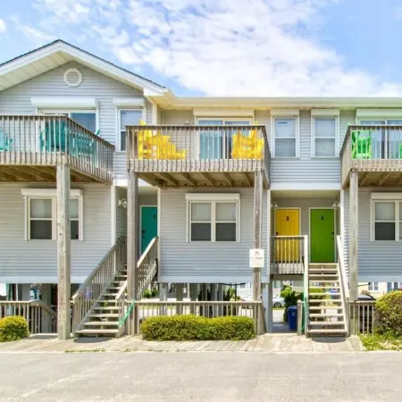 Steps to Beach - Dog Friendly - 2 Bedroom 1.5 Bathroom Townhome