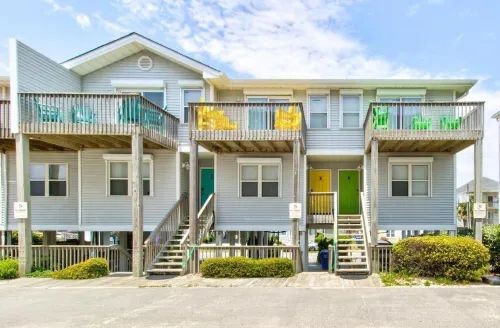 Steps to Beach - Dog Friendly - 2 Bedroom 1.5 Bathroom Townhome