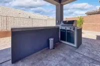 Beautiful 3-bed professionally appointed golf sport & desert recreation getaway.