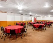 Econo Lodge Inn & Suites