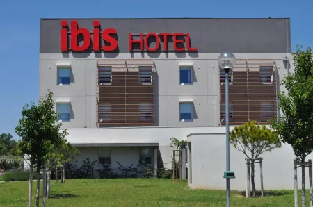 Ibis Istres Trigance Отели в г. Истр