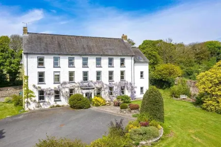 Cuffern Manor Отели в г. Нолтон энд Рок