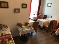 Bucharest Downtown Inn - Bãi đậu xe