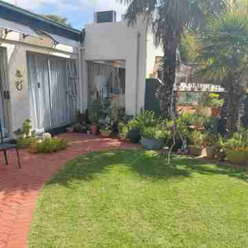 Sleep Eezy Cottages Hotel Exterior