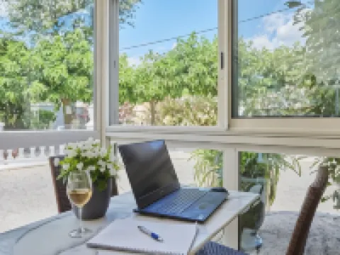 โลจิส โรงแรม เล โรแดง โรงแรมในอาร์ล