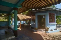 Blue Beach Bungalow Hotel a Distretto di Bang Saphan Noi