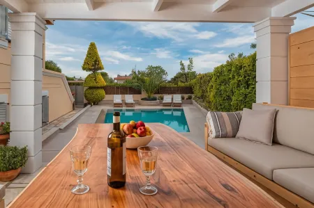 Coastline Maisonette Near Athens Airport and Rafina Port Отели в г. Артеми