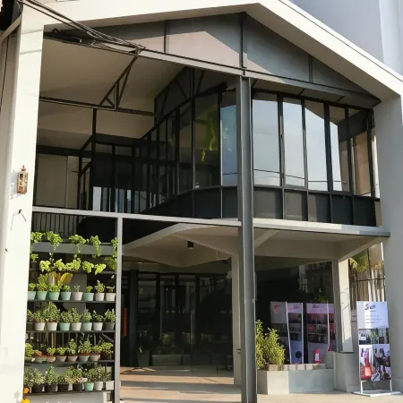 Bloom Boutique Hotel & Cafe