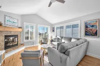 14th & Sunset - Walk to Beach!