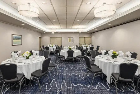 Holiday Inn Express Vancouver-Metrotown (Burnaby) Отели в г. Greater Vancouver