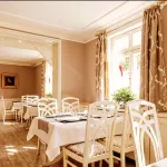 Altes Pfarrhaus Hotel Und Restaurant فنادق في Bad uberkingen