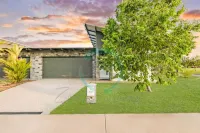Zenhouse Bushland Fenced Backyard Near Hospital - Bungalows