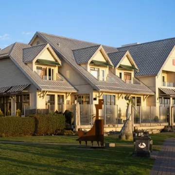 Sidney Waterfront Inn & Suites