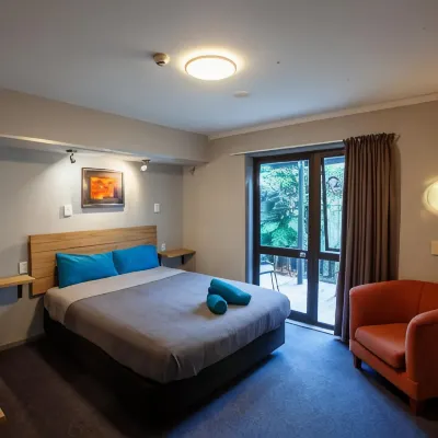 Ivorytowers Accommodation Hotels near Fox Glacier South Side walk (start point)