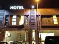 Pi Grand Hotel Hotels near BOSS（Mitsui Outlet Park KLIA Sepang）