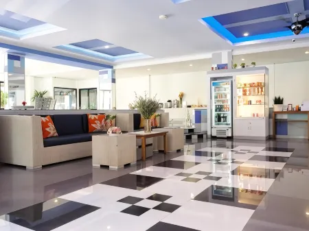 Siri Hotel Phuket Отели рядом с достопримечательностью «VR COMPUTER PHUKET»