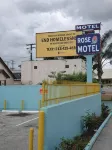 Rose Motel - parking