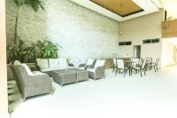 ปาลมาเรนา รูมส์ แอนด์ เรสซิเดนซ์ - ลอง สเตย์ คอมฟอร์ต วิธ พาร์กิง, ซาวน่า, ยิม แอนด์ พูล (ไม่กี่ก้าวจาก 5th Avenue)