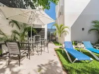 Viento Suites Cancún Hotels near Call Center