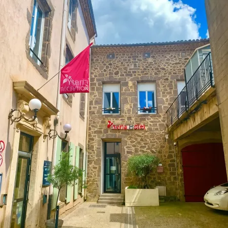 Logis Hotel Yseria - Historical Center
