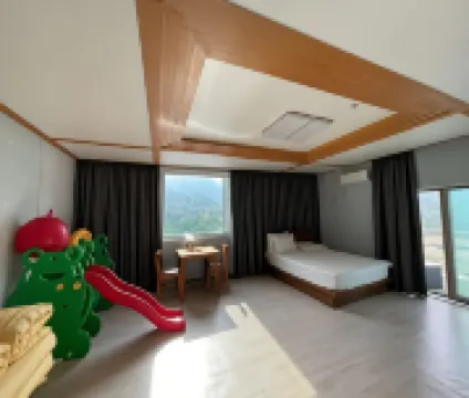 Ulsan Yeongnam Alps Sandia Oncheon