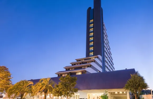 藍樹高級隆德里納酒店