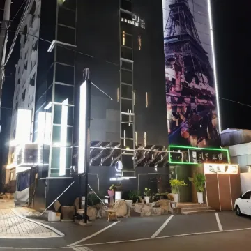 Hite Hotel