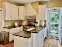 Vintage Retreat: 5 minute walk to downtown, Naval Academy, Stadium and more.