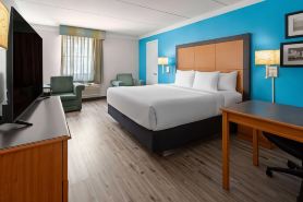 La Quinta Inn by Wyndham Pittsburgh Airport