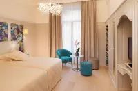 Hôtel & Spa Oceania l'Univers Tours Hotels near Fritz, L'éléphant empaillé