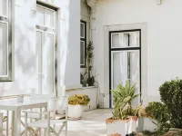 リスボン ホステル ビカのケーブルカー周辺のホテル