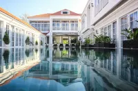 White Boutique Hotel and Residences