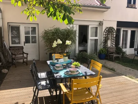 Hotel les Embruns Отели рядом с достопримечательностью «Caravaning Stoneham - Touquet & Co»