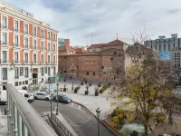 Líbere Madrid Palacio Real Отели рядом с достопримечательностью «Небоскреб банка Бильбао»