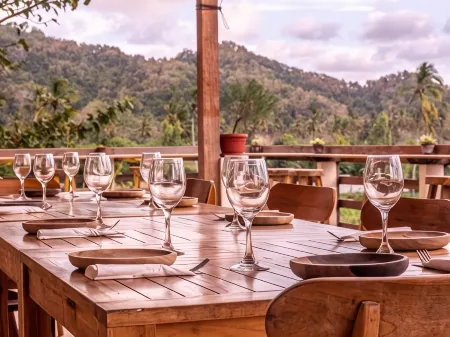 Mango Lodge Отели рядом с достопримечательностью «Pantai Selong Belanak»