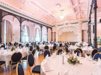 MightyTwice Hotel Dresden Отели рядом с достопримечательностью «Клотче»
