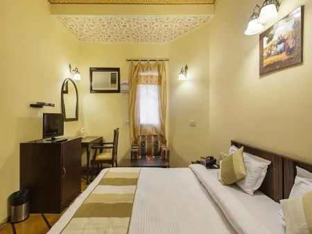 Hotel Amer View Отели рядом с достопримечательностью «Sheesh Mahal»