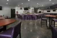 DoubleTree by Hilton Manhattan, KS - bar