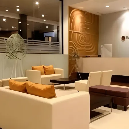 The Regent Ubon Hotel Отели рядом с достопримечательностью «Школа Narinukun»