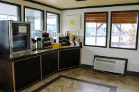 Days Inn by Wyndham Bend - breakfast
