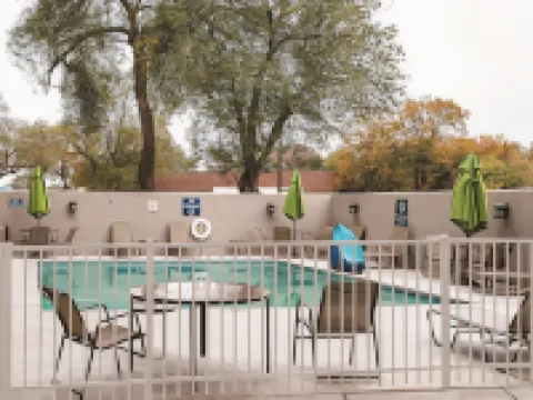 ลากินตา อินน์แอนด์สวีทส์ บายวินด์แฮม ศูนย์การแพทย์ลับบ็อกเวสต์