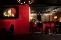 Camelot Beach Hotel - bar