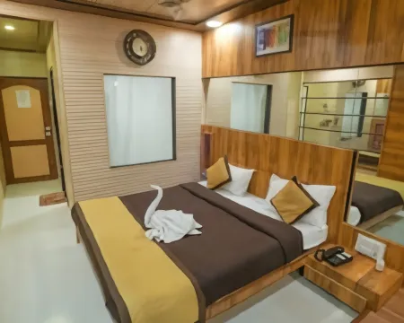 Hotel Kumar Plaza Hotels in Matheran