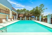 Baymont by Wyndham McDonough Hotels in McDonough