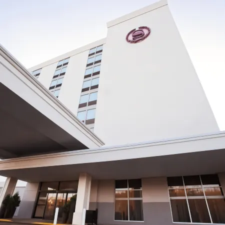 Sheraton Pittsburgh Airport Hotel Отели рядом с достопримечательностью «Парк Саси Леттери Риверфронт»