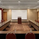 햄프턴 인 & 스위트 랭글리 서레이