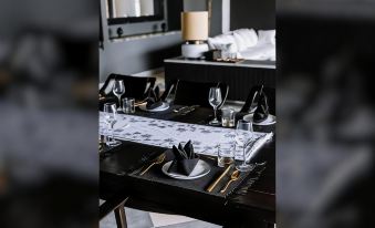 Meno House - Adults Only